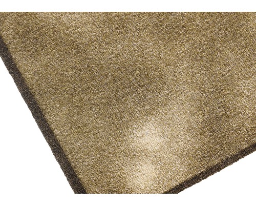 Koberec z textilného vlákna