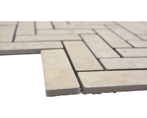 Mozaikové dlaždice vo vzore rybej kosti