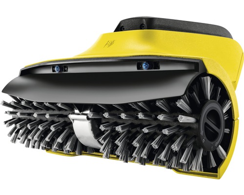 Zametací stroj s rotujúcimi kefami na čistenie povrchov