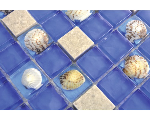 Mozaiková dlaždica so sklom, kameňom a mušľami