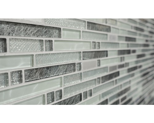 Mozaiková dlaždica so skleneným a kovovým efektom