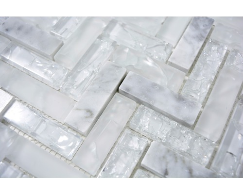 Mozaiková dlaždica zo skla a mramoru s motívom rybej kosti