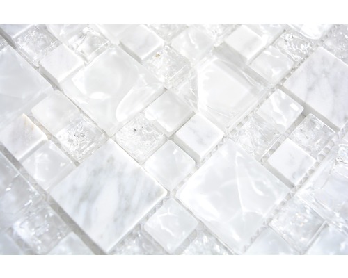 Mozaikové dlaždice zo skla a mramoru