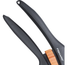 Detailný záber záhradných nožníc značky Fiskars