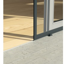 Detailný pohľad na dvere proti hmyzu so sieťou proti hmyzu