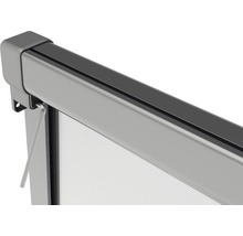 Detailný pohľad na rolovaciu sieť proti hmyzu