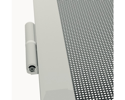 Detailný pohľad na sieť proti hmyzu s rámom a závesom