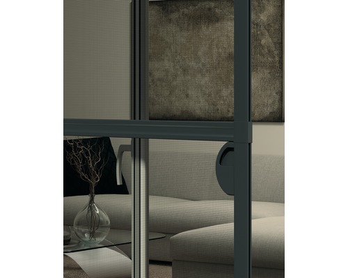 Detail dverí proti hmyzu v obývacej izbe