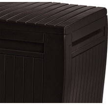 Detailný pohľad na plastovú záhradnú truhlu s rebrovaným povrchom.