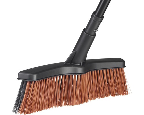 Smeták so štetinami a čiernou rukoväťou