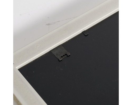 Detailný pohľad na záves rámu obrazu