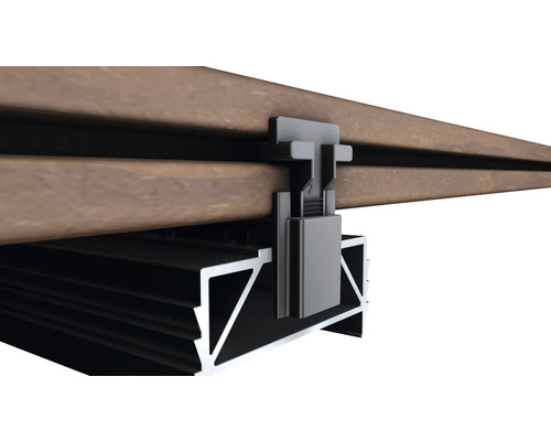 Terasa s upevňovacou sponou a spodnou konštrukciou