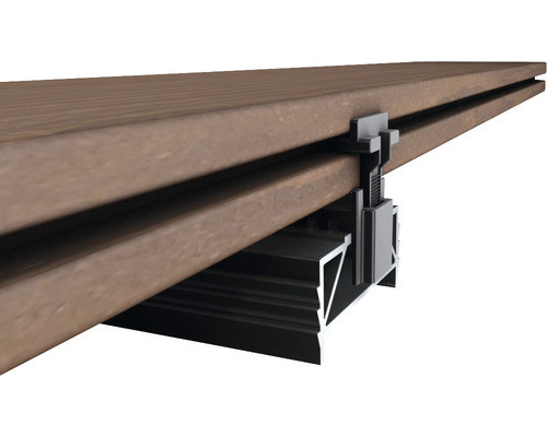 Terasa s podkladovou konštrukciou a upevňovacou sponou