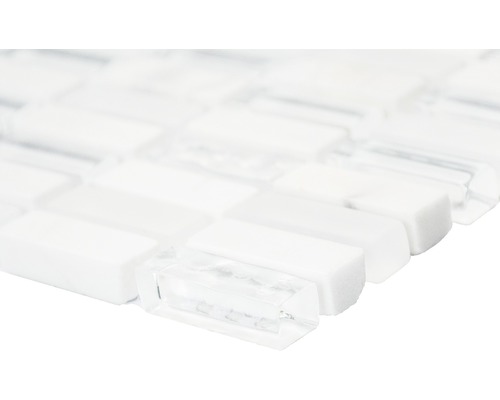 Mozaikové dlaždice zo skla a kameňa na steny a podlahy