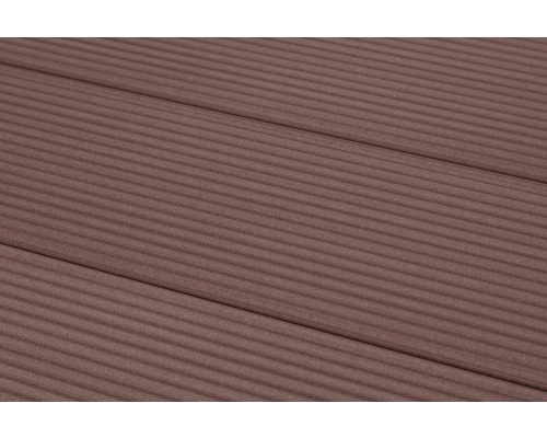 Drevené terasové dosky s ryhovaným povrchom