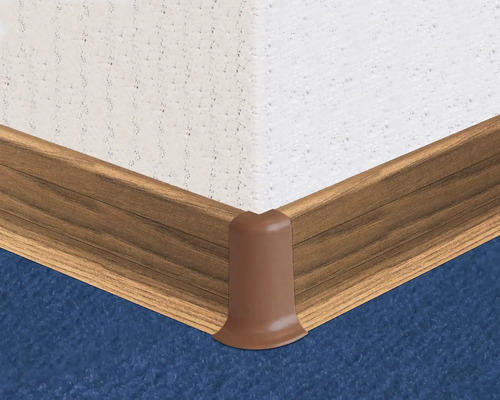 Roh podlahovej lišty z plastu na stene