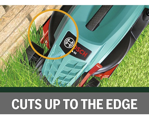 Detailný pohľad na kosačku na trávu pri kosení okrajov.