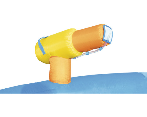 Detail nafukovacej vodnej šmýkačky s vodnou pištoľou