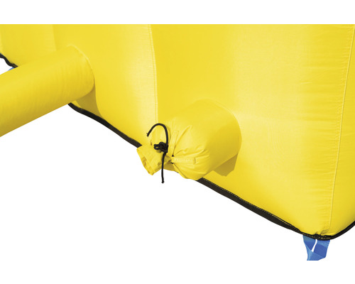 Detailný záber žltého nafukovacieho objektu so sťahovacou šnúrkou