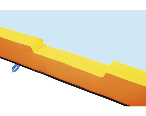 Detailný pohľad na oranžovú a žltú plaveckú podložku