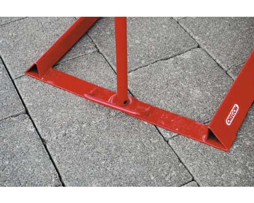 Detail základne kozy na rezanie dreva Oregon na dlažobných kockách