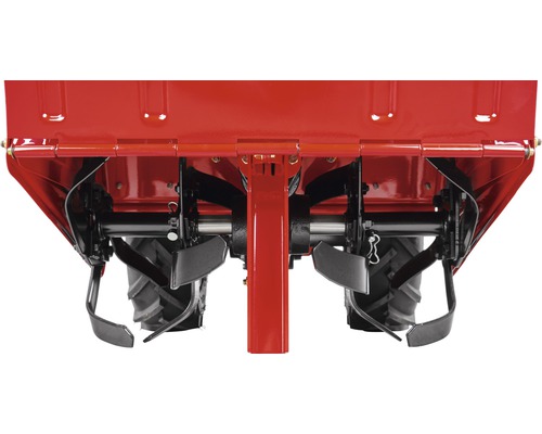 Detailný pohľad na záhradný kultivátor s frézovacími nožmi