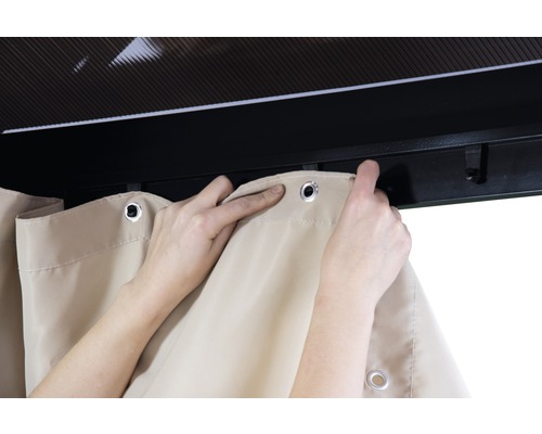 Inštalácia bočných panelov altánku so zavesením na očká