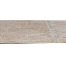 Detail vinylovej podlahy s dlaždicovým vzorom