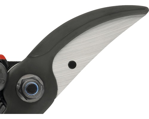 Detailný záber záhradných nožníc s kovadlinkou