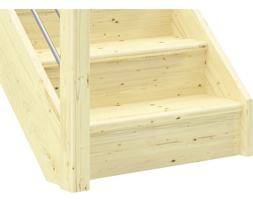 Detail dreveného schodiska s kovovým zábradlím