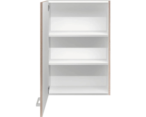 Otvorená nástenná skrinka s tromi policami