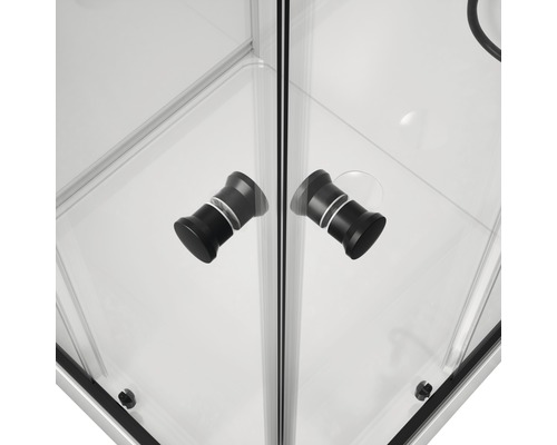 Detail sprchovacieho kúta s madlami