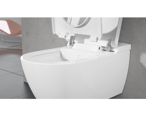 Biele závesné bidet s otvoreným vekom.
