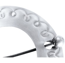 Záclonová spona z kovu