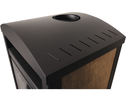 Detailný pohľad na peletové kachle s hornou stranou a vetracími otvormi