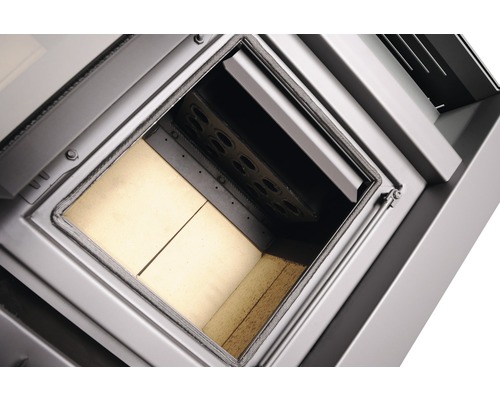 Vnútorný pohľad na kachle s obkladom ohniska