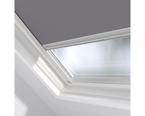 Strešná okenná roleta v zatvorenom stave