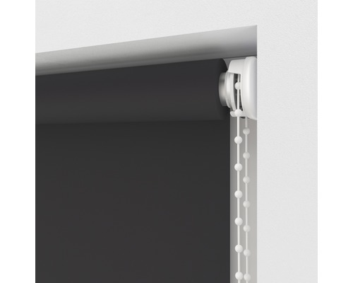 Tmavosivá roleta s retiazkovým ovládaním