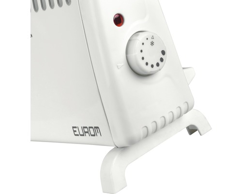 Detail elektrického ohrievača s regulátorom teploty a logom Eurom