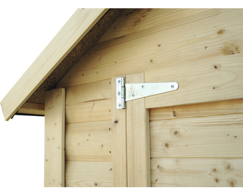 Detailný pohľad na drevenú búdu s T-závesom