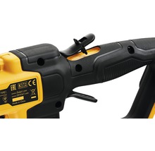 Detail ovládacích prvkov šabľovej píly DeWalt