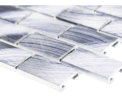 Detailný záber mozaikových dlaždíc.