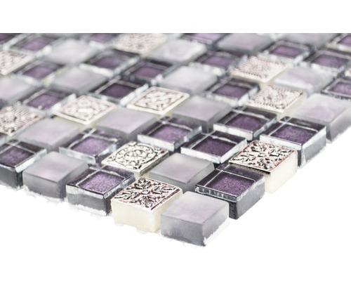 Mozaiková dlaždica so sklenenými a kovovými prvkami