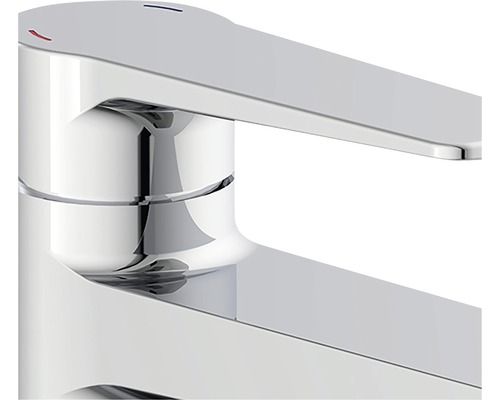 Detail vodovodnej batérie s pákou na reguláciu vody