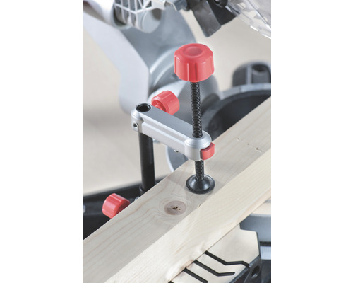 Upnutie obrobku na pokosovej píle pomocou skrutkovej svorky