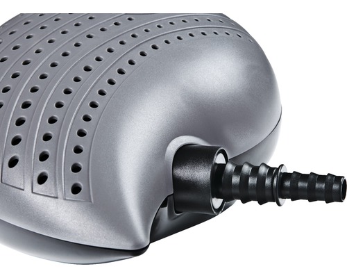 Detailný záber vzduchovacieho čerpadla do jazierka s vetracími otvormi a hadicovou prípojkou