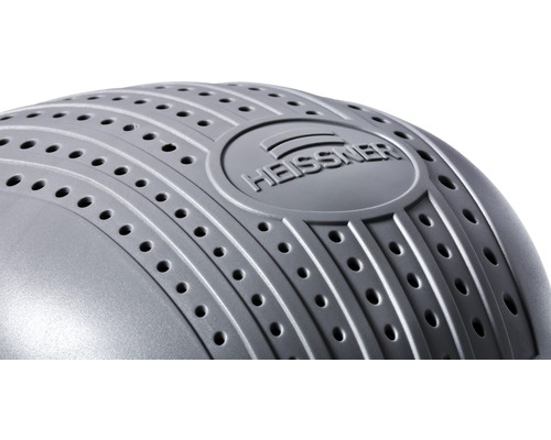 Detailný záber výrobku Heissner s otvormi a logom Heissner
