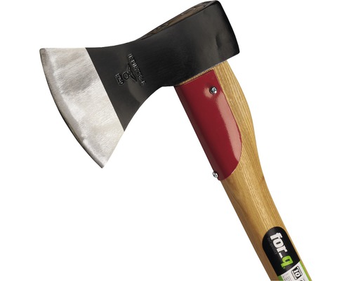 Štiepacia sekera s drevenou násadou a chráničom hlavy sekery