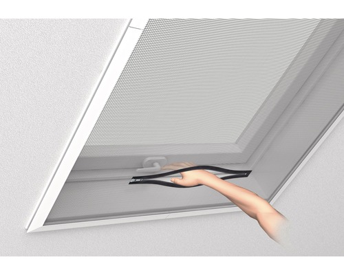 Strešné okno so sieťou proti hmyzu ovládané rukou