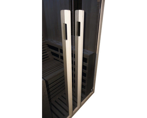 Dvere do sauny s drevenými držadlami a sklenenou výplňou